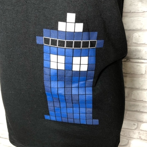 Doctor Who Tardis pixel t-shirt, NWT, Small - Picture 3 of 6